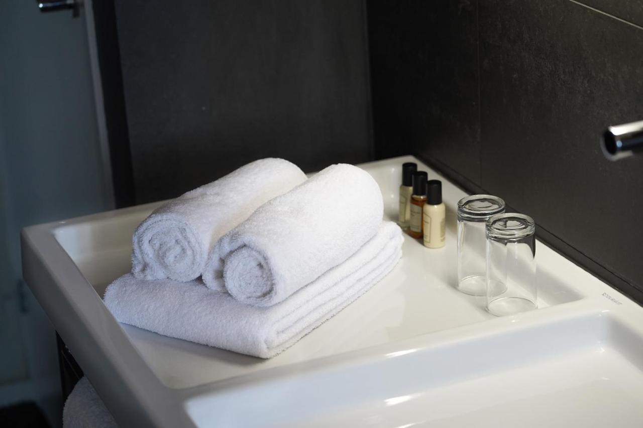 Bewaring Hotel