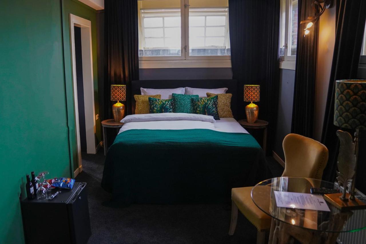 Bewaring Hotel